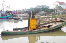 'Nghĩa địa' tàu cá trong âu thuyền