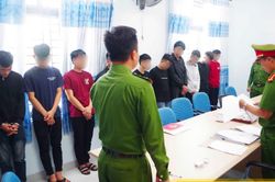 Khởi tố nhóm côn đồ làng