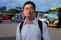 Sinh viên về quê dịp 2/9: Chọn cách nào để vừa thuận tiện, vừa hợp túi tiền?