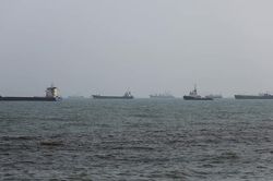 Dầu tăng, chứng khoán châu Á giảm mạnh sau khi Mỹ nối lại tấn công Iran