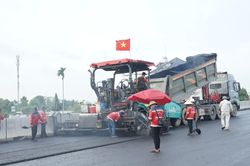 Thi công xuyên lễ trên công trường đường Vành đai 3 TPHCM