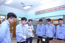 Từng bước đưa giáo dục trung học nghề vào thực tiễn