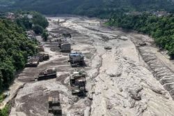 Lũ quét tại Nepal và Trung Quốc: Bắc Kinh gửi viện trợ khẩn cấp và cử chuyên gia cứu hộ tới Nepal, Ấn Độ ngỏ lời 'đáp ứng mọi yêu cầu'