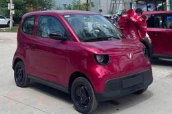 Cận cảnh xe điện VinFast VF 2 tại đại lý, giá 188 triệu đồng