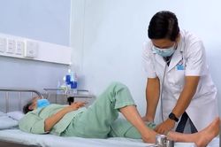 Cảnh báo nguy hiểm khi tự điều trị sốt xuất huyết tại nhà