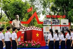 Từ làng Sen đến mùa Thu Độc lập qua 'Hành trình theo chân Bác'