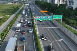 Cục CSGT: Nhiều xe xi-nhan, nháy đèn... xin vượt nhưng xe trước vẫn không nhường