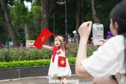Hà Nội trong kỳ nghỉ 2/9: Phố yên bình, công viên tấp nập người dân
