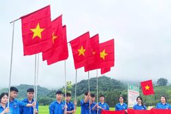 Mãn nhãn đường cờ Tổ quốc giữa núi rừng Bắc Ninh