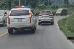CSGT nối 'hành lang' hơn 300km đưa sản phụ nguy cấp đi cấp cứu