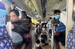 Xe khách 38 chỗ 'nhồi nhét' 53 người