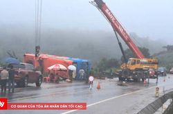 Gia Lai: Lật xe khách giường nằm, nhiều người bị thương