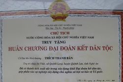 Chuyện nhà sư xứ Nghệ trồng rau dền đỏ để nhuộm cờ Đảng