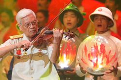Đại tá Doãn Nho 93 tuổi chơi violin, ca sĩ Cẩm Vân gây xúc động ở 'Sao độc lập'