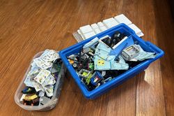Bức xúc vì hàng xóm gửi con sang nhà tôi mỗi tối, có hôm 23h mới sang đón