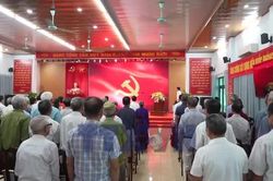 Một huy hiệu - một ký ức - một cuộc đời