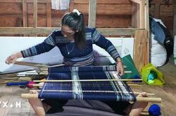 Lâm Đồng: Bền bỉ giữ nghề dệt truyền thống của đồng bào Cil nơi cổng trời
