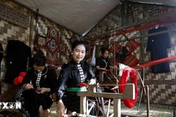 Tôn vinh di sản truyền thống Dệt thổ cẩm trong Tuần Văn hóa-Du lịch Mộc Châu