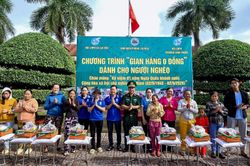'Gian hàng 0 đồng' chăm lo người nghèo khu vực biên giới biển dịp Quốc khánh 2/9