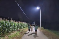 Thắp sáng đường quê trước thềm Quốc khánh