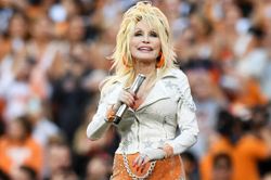 Sân bay Nashville có thể được đổi tên theo Dolly Parton