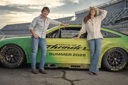 'Bông hông nước Mỹ' Anne Hathaway gia nhập phần tiếp theo của Days of Thunder