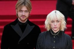Billie Eilish chủ trì hôn lễ của anh trai Finneas O'Connell