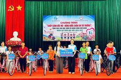 Hội LHPN Bắc Ninh: Hàng nghìn món quà nâng bước trẻ đến trường