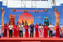 Khai trương không gian Chợ hải sản “Một phiên chợ - Ngàn hương vị biển”
