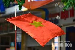Đỏ thắm màu cờ