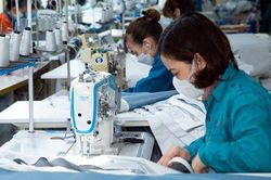Dệt may Việt Nam nửa cuối 2026: Xuất khẩu giữ đà tăng nhưng biên lợi nhuận đối mặt sức ép