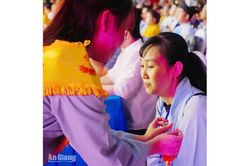 Hàng ngàn người dự lễ Vu Lan trên đỉnh Thiên Cấm Sơn