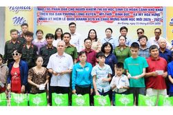 Long Xuyên trao 195 phần quà cho người khiếm thị, học sinh khó khăn