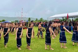 Pờ Tó rộn ràng đêm hội cồng chiêng