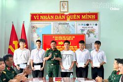 Xã Cam Lâm trao quyết định gọi nhập ngũ cho các thí sinh trúng tuyển năm 2026