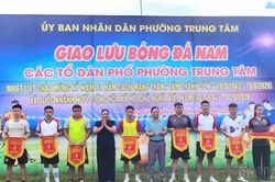 Sôi nổi giao lưu bóng đá nam phường Trung Tâm chào mừng Quốc khánh 2/9