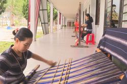Giữ sắc thổ cẩm Cơ Ho dưới chân núi Voi