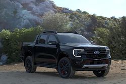 Đánh giá xe bán tải Ford Ranger 2026: Giá lăn bánh chi tiết và thông số kỹ thuật mới nhất