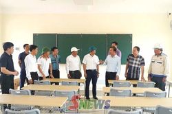 Đồng chí Phó Chủ tịch Thường trực UBND tỉnh kiểm tra công tác chuẩn bị năm học mới tại Chiềng Sơn
