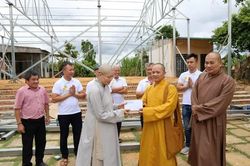 Đắk Lắk: Ban Trị sự Phật giáo tỉnh thăm chùa Tuệ Đăng bị ảnh hưởng nặng bởi lốc xoáy