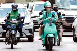 Hà Nội xem xét nghiên cứu tác động chuyển đổi xe máy điện