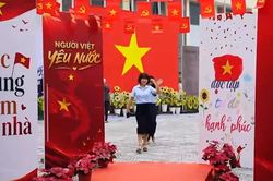 Việt Hưng rực rỡ sắc cờ hoa chào mừng Quốc khánh