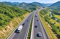 Cục Cảnh sát giao thông thông tin về tình hình xử lý xe không giữ khoảng cách an toàn