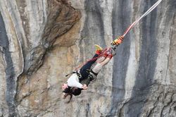 Cặp đôi tử vong thương tâm trong tai nạn nhảy bungee và lời kể của quản lý trung tâm