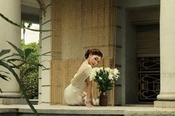 Trần Hà Linh đổi hẳn phong cách, từ cô gái hiện đại thành quý cô cổ điển khiến dân mạng ngỡ ngàng