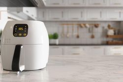 5 thiết bị nhà bếp không nên đặt quá gần bếp nấu, nhiều gia đình vẫn làm sai
