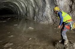Nepal chạy đua giải cứu hàng trăm công nhân mắc kẹt trong đường hầm sau trận lũ kinh hoàng