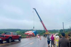 Thủ tướng yêu cầu điều tra, xử lý nghiêm sai phạm vụ lật xe khiến 4 người chết