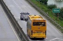 Cảnh sát giao thông khuyến cáo tài xế giữ khoảng cách với xe liền trước