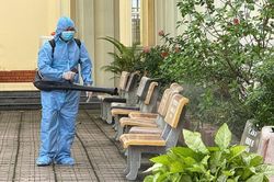 Hà Nội: 'Đi từng ngõ, gõ từng nhà' phòng, chống dịch sốt xuất huyết, phụ huynh học sinh yên tâm đón năm học mới